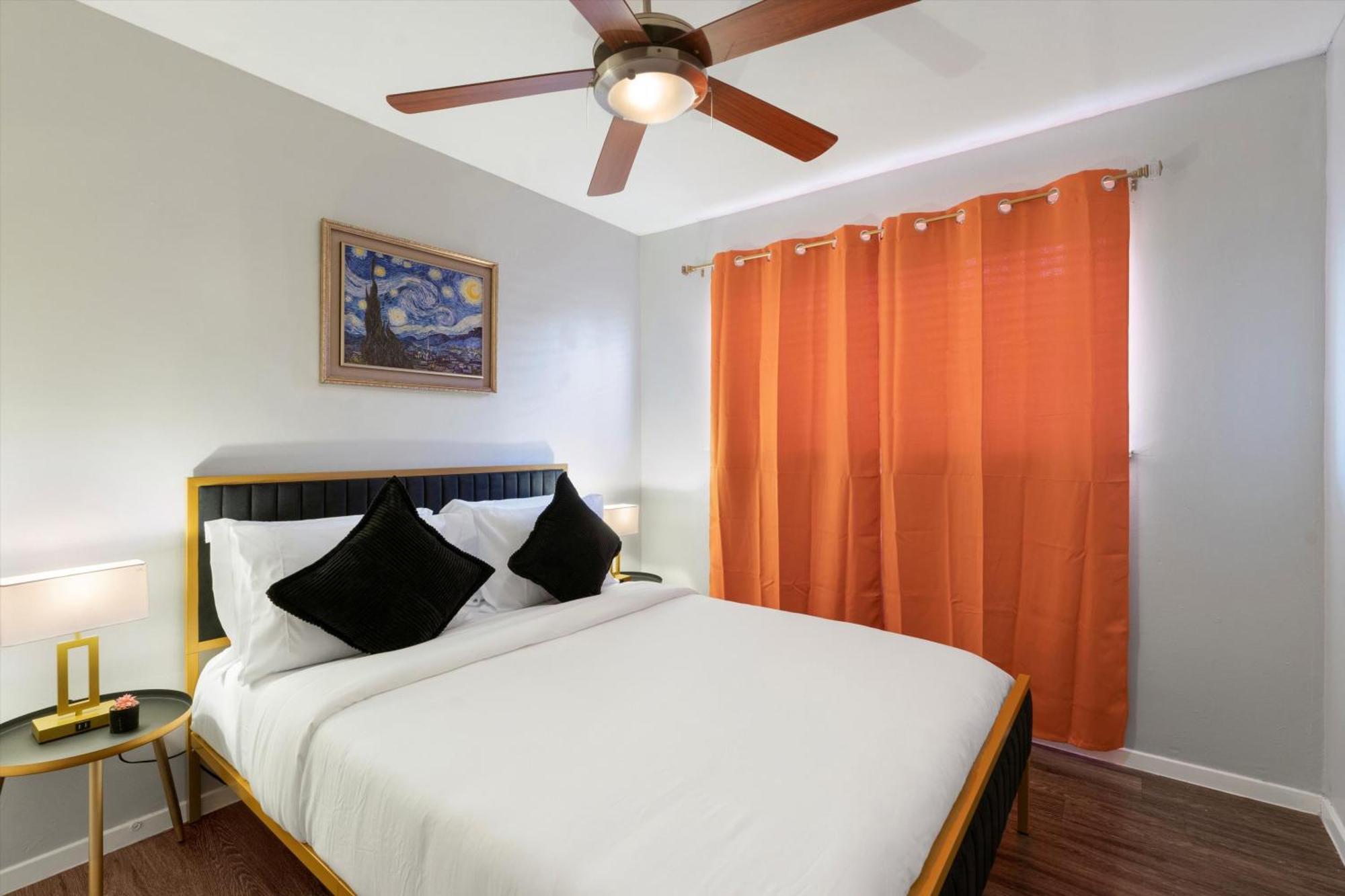 Mins 2 Downtown - King Bed - Private Stays Остін Екстер'єр фото